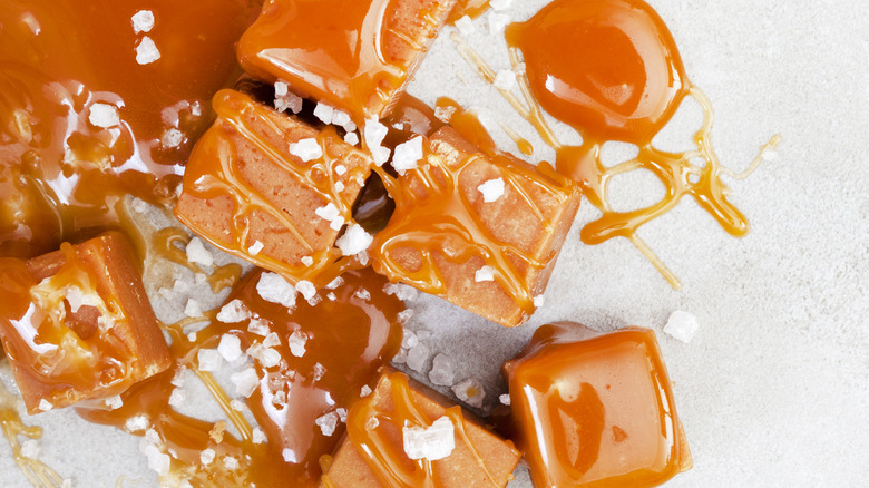 Caramel squares with salt