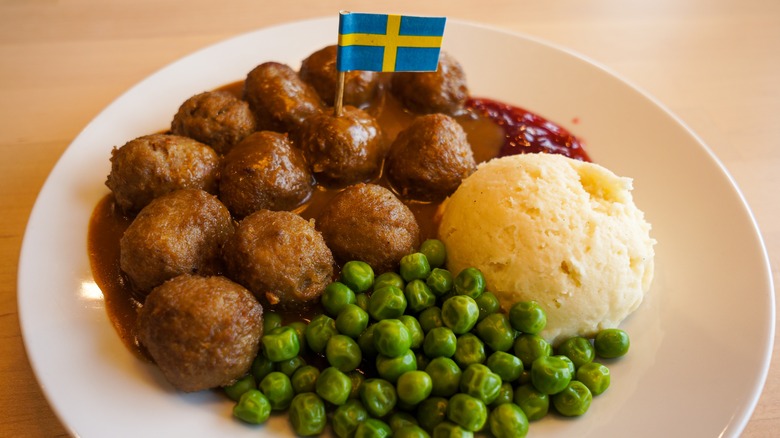 meatballs, peas, and mashed potatoes 