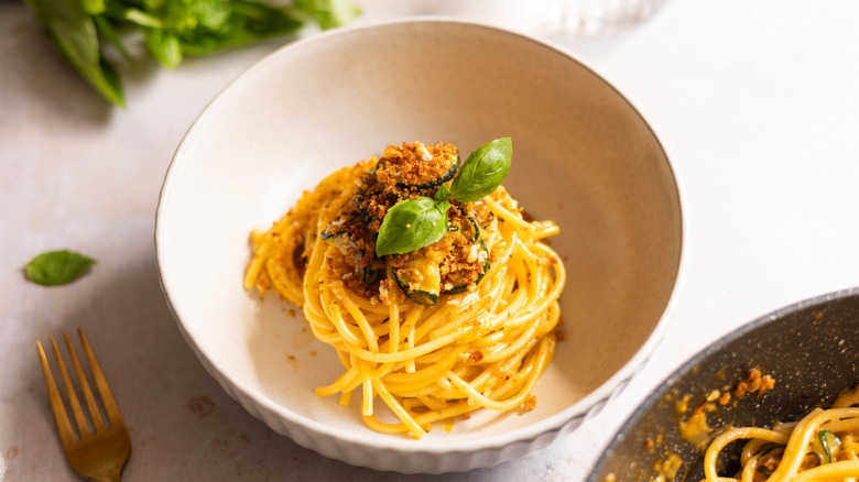 vegetarian carbonara in bowl 