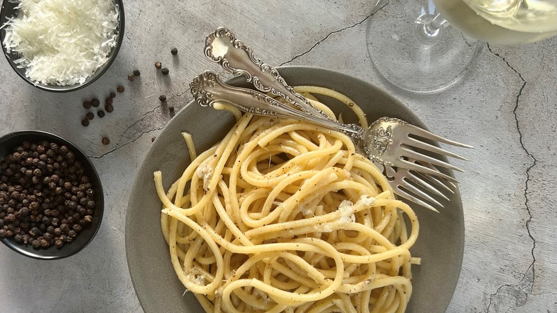 bucatini cacio e pepe recipe