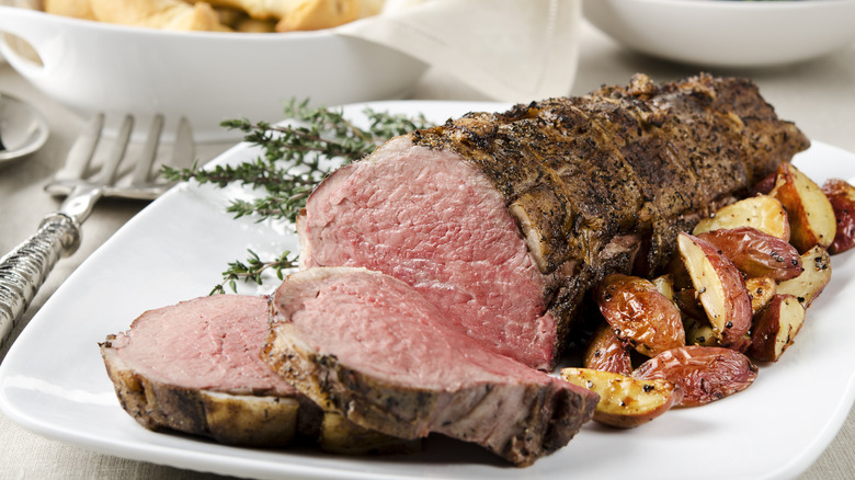 roast beef tenderloin with potatoes