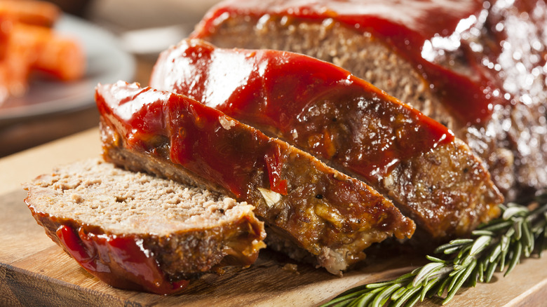 Sliced meatloaf 