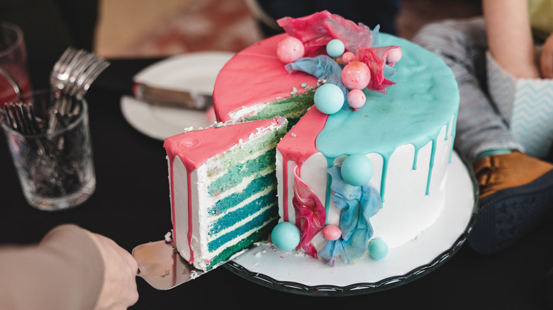 slicing a whole cake