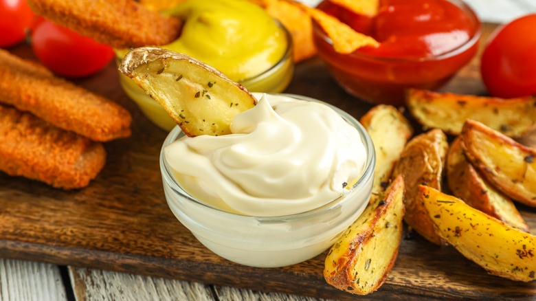 Mayo and potato wedges