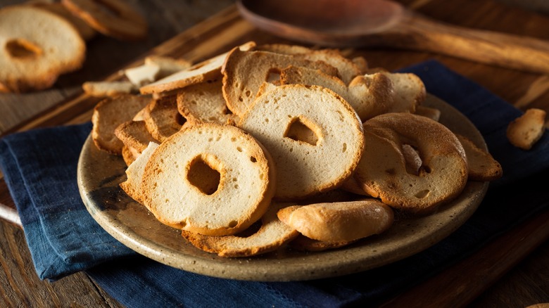 toasted bagels on platter