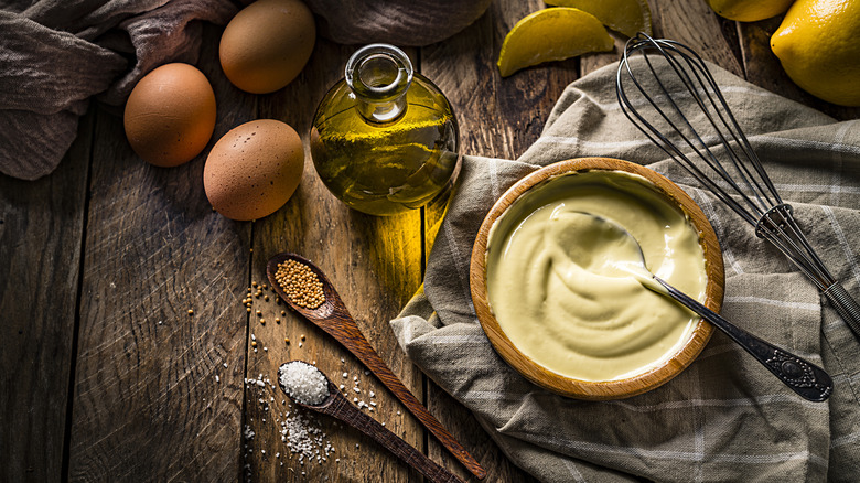 Ingredients used to make mayonnaise 