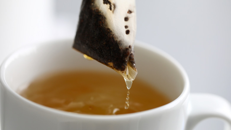 Hot water trickling tea bag