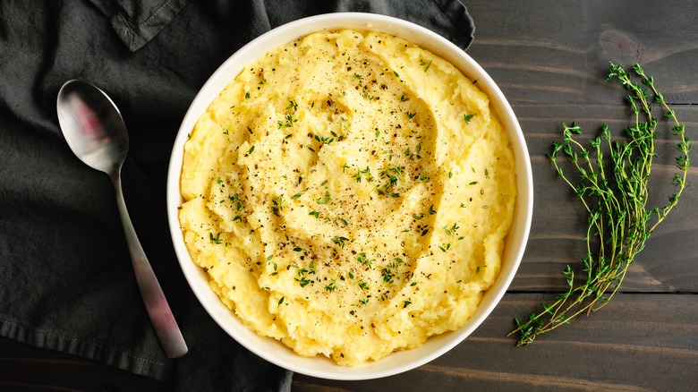 Mashed potatoes with herbs