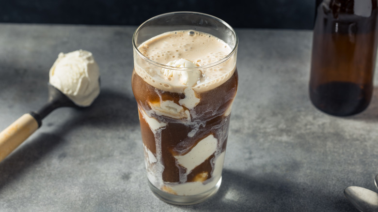 Root beer float in glass