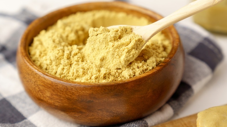 mustard powder in wooden bowl