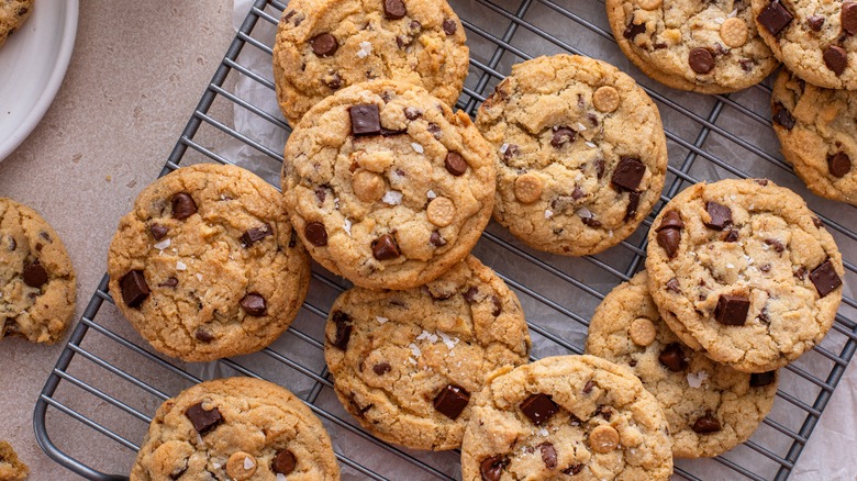 Cookies on cooling rack