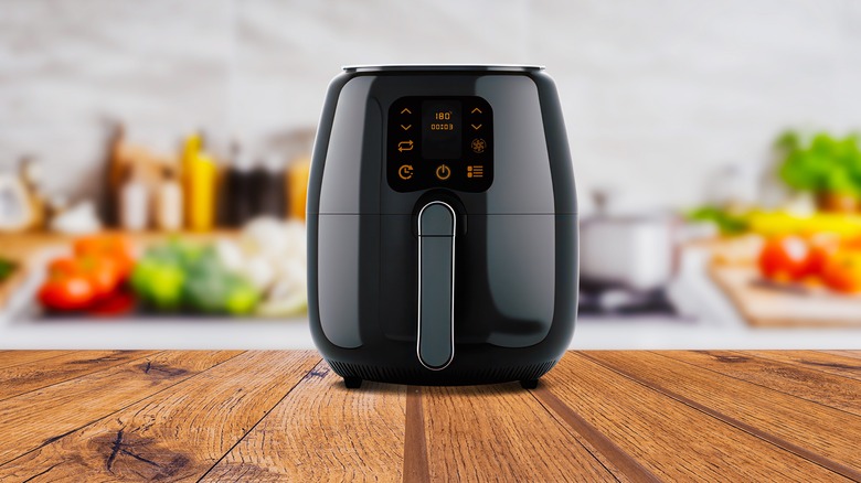 air fryer in black