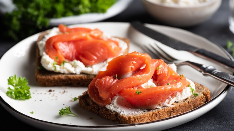 Smoked salmon on bread