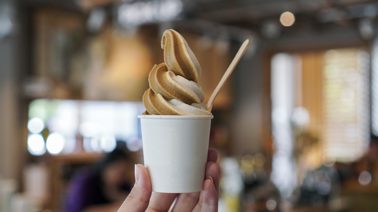 Holding soft serve in cup