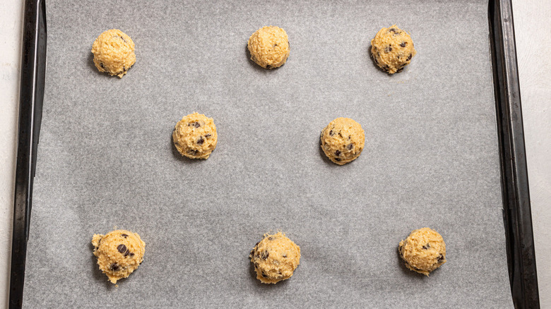 unbaked cookies on baking sheet