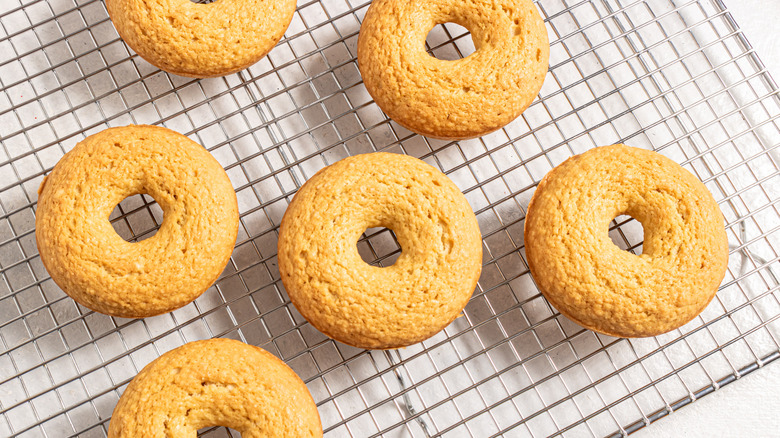 Wire rack with baked donuts